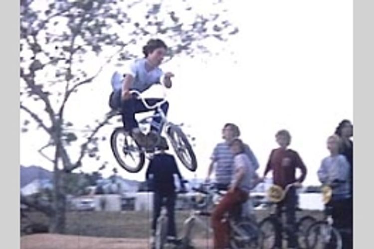 joe kid on a STING-RAY　the HISTORY of BMX メイン画像