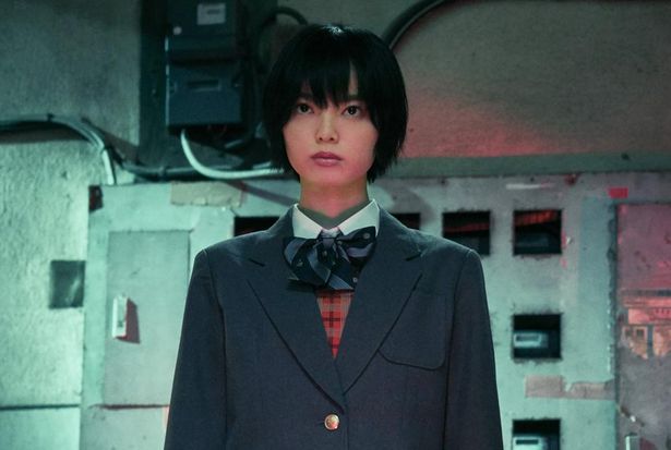 【写真を見る】欅坂46脱退後初の映画出演！平手友梨奈が演じるのは、呪いを操る謎の女子高生