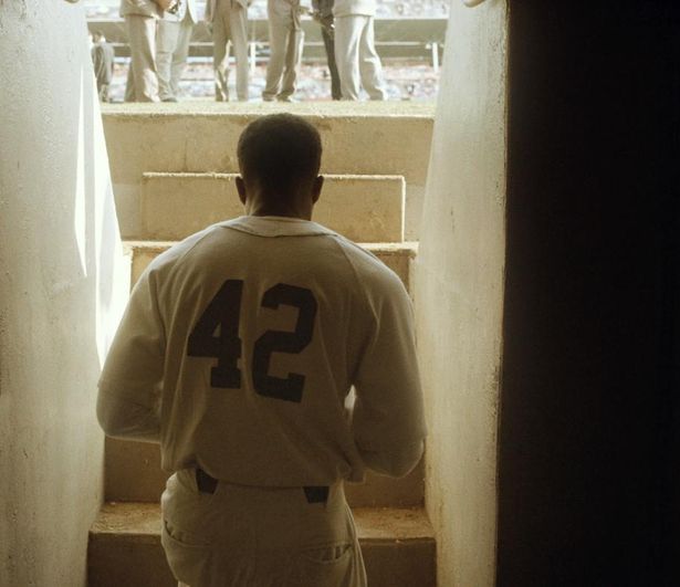 メジャーリーグ初のアフリカ系アメリカ人選手、ジャッキー・ロビンソンの逸話を描いた『42世界を変えた男』