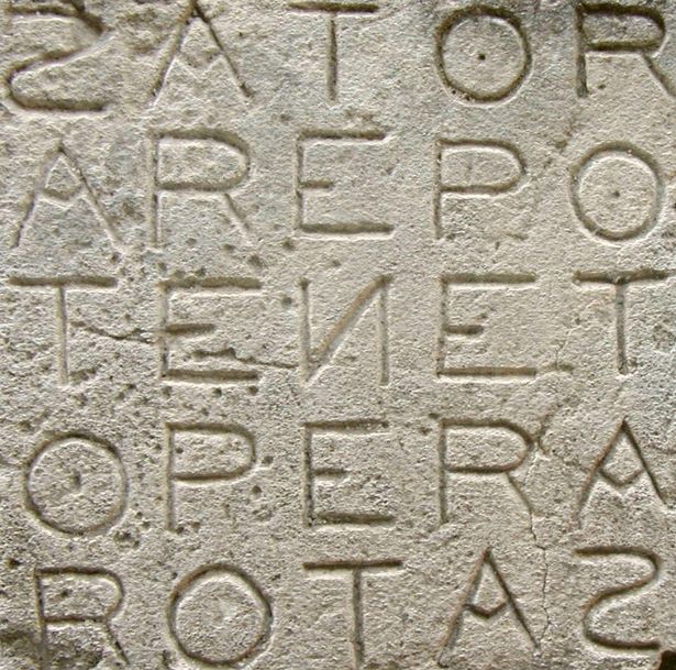 最古の回文、SATOR式にも“TENET”の文字が…