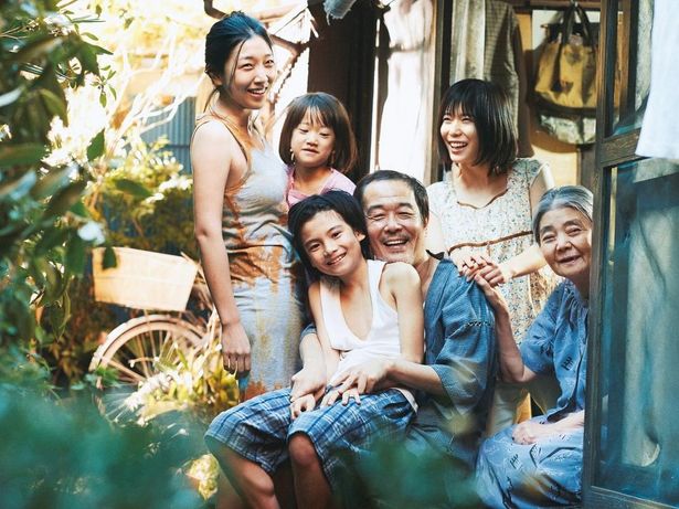 カンヌ国際映画祭でパルムドールを受賞した是枝裕和監督の『万引き家族』(18)も8日(水)より配信