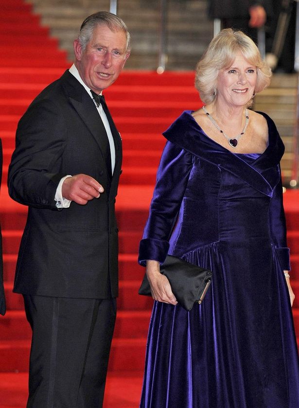 チャールズ皇太子とカミラ夫人は『007 スカイフォール』のロンドンプレミアに