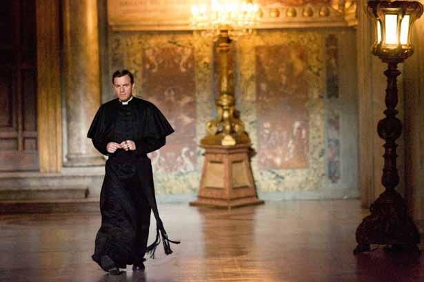 【写真を見る】ユアン・マクレガーが物語のカギを握る前教皇待徒役を演じている