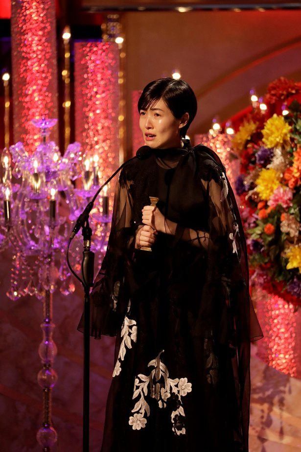 日本アカデミー賞授賞式で、感極まったシム・ウンギョン
