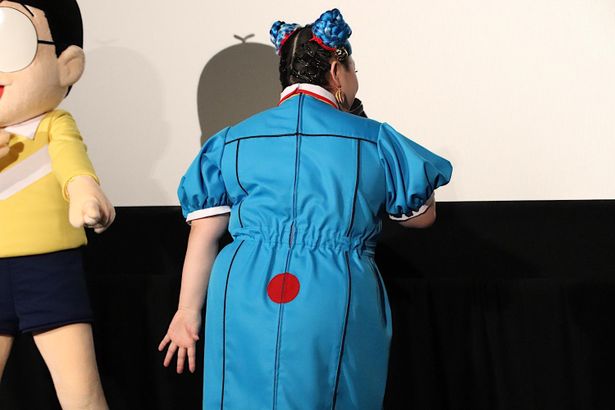 渡辺直美がドラえもんソックリの装いを披露 弘中アナ のび太 双子に見える 画像7 10 Movie Walker Press