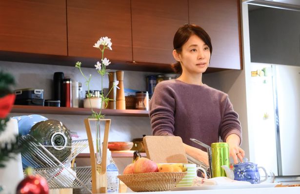 【写真を見る】石田ゆり子が知的で心優しい家族思いの母親役を好演