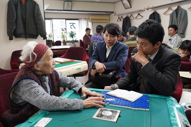 監督を土井裕泰、脚本を野木亜紀子が担当