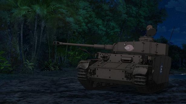 夜のジャングルで、なにかにねらいを定めるあんこうチームのⅣ号戦車