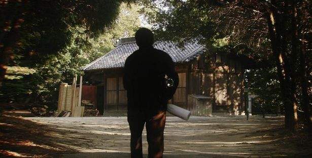 『眠る村』は、『おかえり ただいま』の監督を務めた齊藤潤一がメガホンを握っている