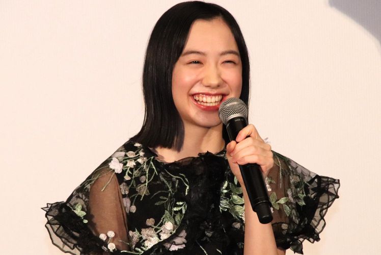 芦田愛菜、『星の子』初日舞台挨拶で地元に向けて、関西弁で挨拶「楽しんでってやー！」