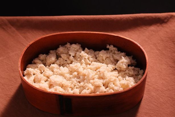 満開の梅がこぼれたように見えるため“こぼれ梅”と呼ばれるみりんの搾り粕は、江戸時代の近畿地方ではおやつとしてポピュラーだったとか