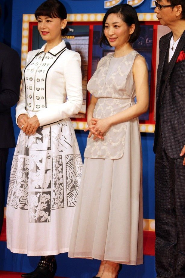坂本真綾はヌードカラーのドレスで登壇