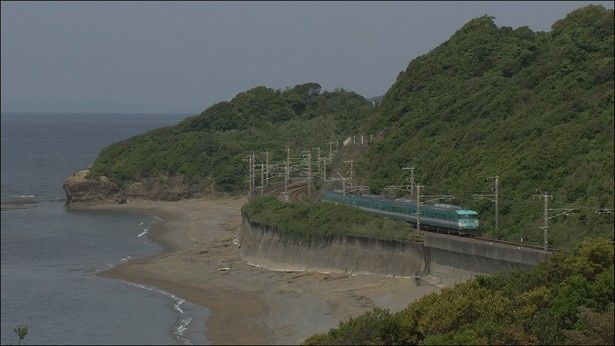 山と海に囲まれた、三重県と和歌山県を走るJR紀伊本線