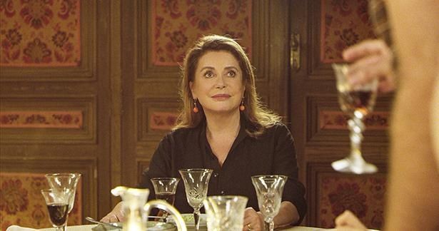 フランスの国民的女優カトリーヌ・ドヌーヴが主演する『ハッピー・バースデー 家族のいる時間』
