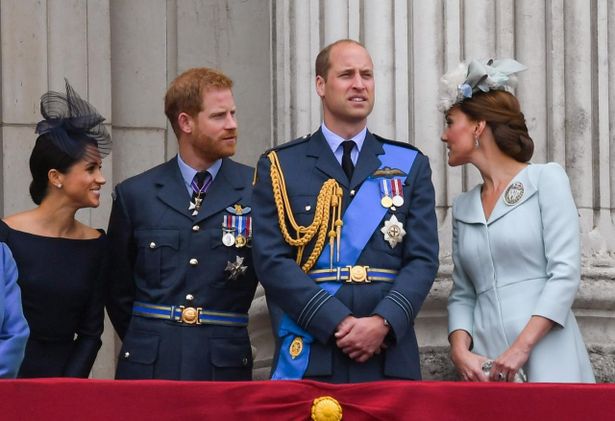 【写真を見る】いまや幻…！ウィリアム王子夫妻とヘンリー王子夫妻、笑顔の4ショット
