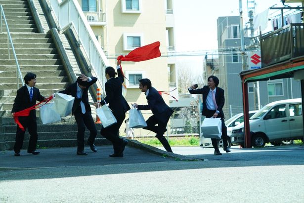 【写真を見る】松居大悟監督が成田凌を主演に迎えた『くれなずめ』が2021年のGWに公開