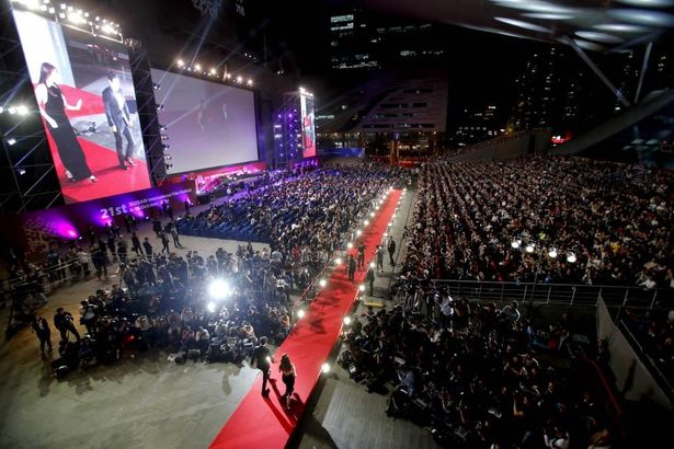 例年多くの参加者でにぎわう釜山国際映画祭。今年はオンラインを駆使して成功を収めた