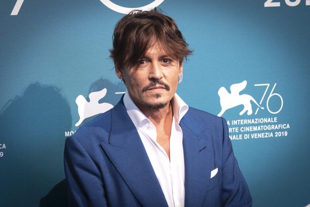 ジョニー・デップがInstagramにホリデーメッセージを投稿