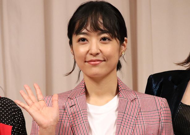 井上真央「負けんまい！ですよ」と笑顔