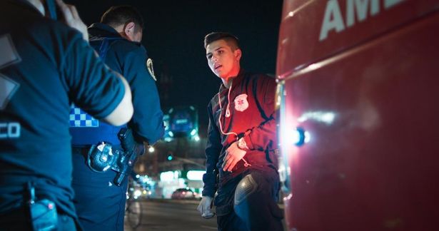 メキシコシティの市民の命綱となっている闇救急車ビジネスを追う(『ミッドナイト・ファミリー』)