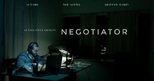 『NEGOTIATOR ネゴシエーター』では、決断を迫られるFBIエージェントの緊迫した演技が臨場感を演出