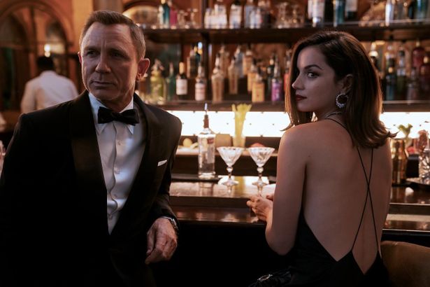 「007」最新作も秋に再延期となるなど、まだ映画業界の復活の兆しは遠く…