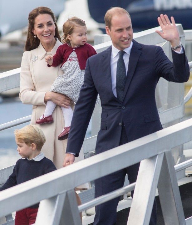 ウィリアム王子とキャサリン妃の間には、ジョージ王子とシャーロット王女がいる