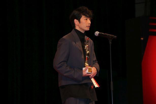 男優主演賞を受賞した森山未來。「水川あさみちゃんや男優助演賞の宇野祥平さんも撮影に関わっていただいている」と感謝