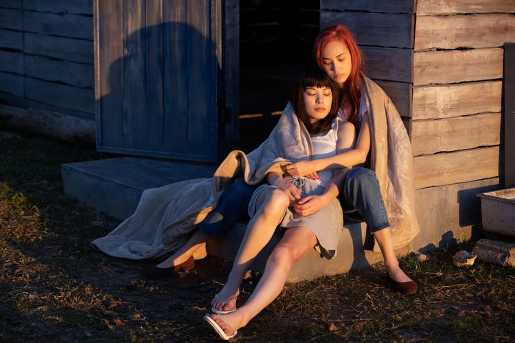 愛憎入り混じる女性ふたりの逃避行…Netflix映画『彼女』鮮烈な予告&劇中カットが一挙到着