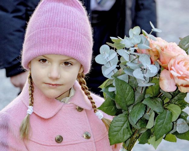 スウェーデンのエステル王女、9歳の誕生日写真が美しい＆貫禄たっぷり！