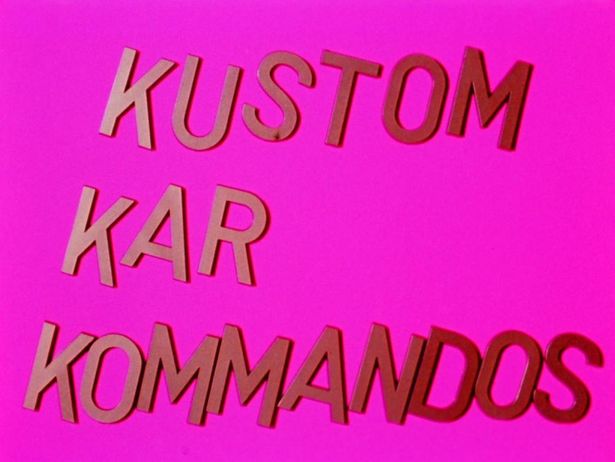 単語の最初のスペルがKになっているのは、ティーンエイジャーたちが小さなアイデアで大人が入り込めない世界を構築していることを表現するためだとか(『K.K.K. Kustom Kar Kommandos』)