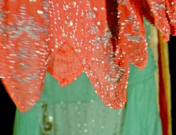 『プース・モーメント』に登場するドレスは、ハリウッドの衣装デザイナーだったアンガーの祖母のものだそう
