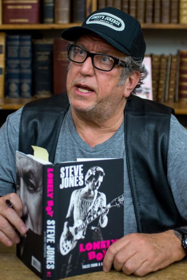 セックス・ピストルズのギタリスト、スティーブ・ジョーンズの伝記本をもとにしたドラマに出演するという