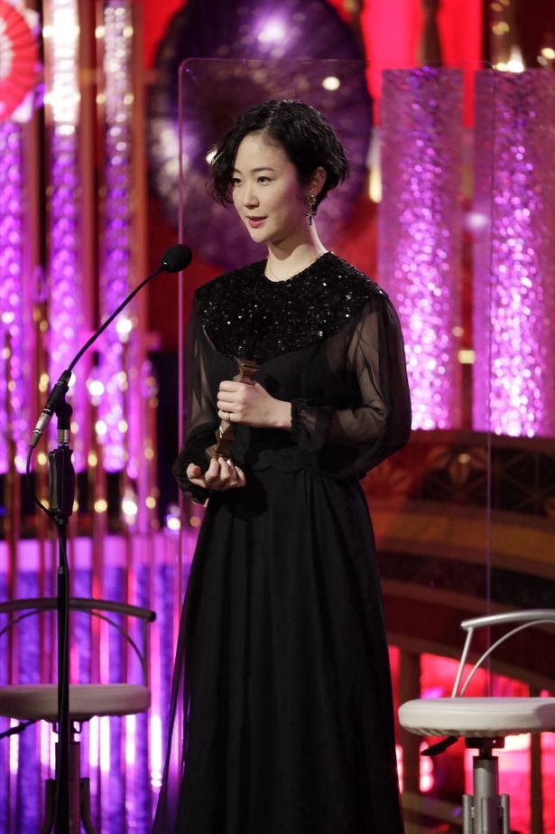 3度目の最優秀助演女優賞を獲得した黒木華。「二宮さんのおかげ」と感謝