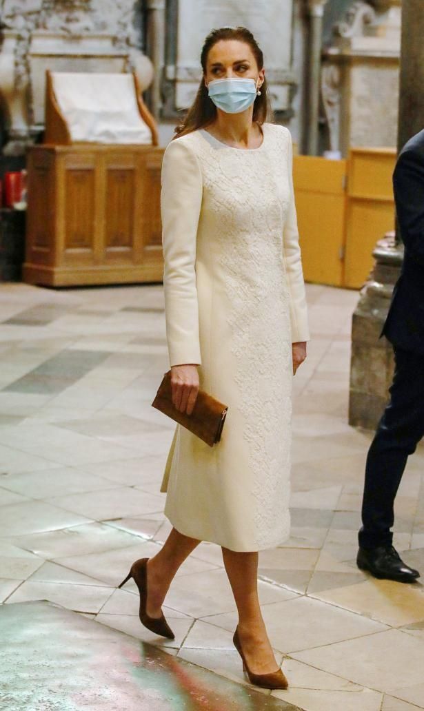キャサリン妃 自身の挙式会場を白いコートドレスの装いで訪問 画像2 8 最新の映画ニュースならmovie Walker Press
