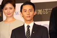 中井貴一率いる「華麗なる一族」キャストが劇中衣装でズラリ登場！向井理＆藤ヶ谷太輔が丁々発止のやり取り｜最新の映画ニュースならMOVIE WALKER  PRESS