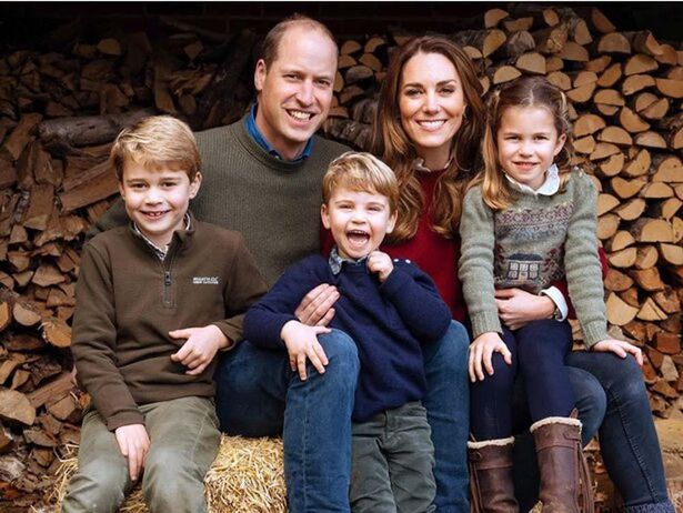 ウィリアム王子夫妻の家族写真