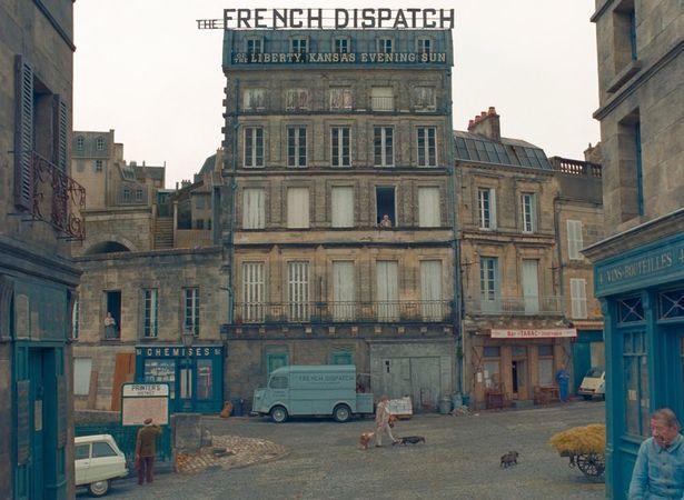 フランスの架空の出版社が発行する、雑誌の記事を軸に物語が展開(『The French Dispatch』)
