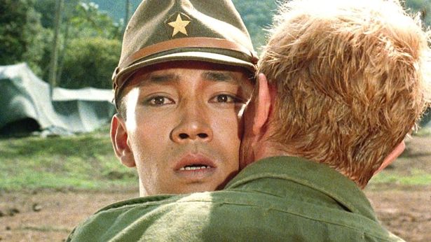 セリアズ少佐がヨノイ大尉の頬にキスをするエモーショナルなシーンの画面の揺れは、機材トラブルによるものだとか(『戦場のメリークリスマス』)