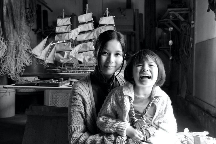 こどもの日にふさわしい笑顔！『Arc アーク』芳根京子＆鈴木咲の母娘写真にほっこり