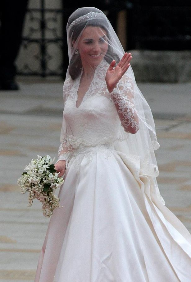 キャサリン妃のウェディングドレスは、約3750万円のアレキサンダー・マックイーンのものだった