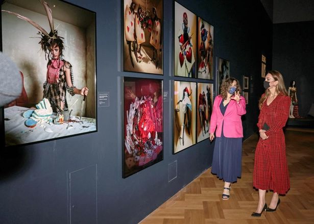 キャサリン妃がヴィクトリア＆アルバート博物館を訪問