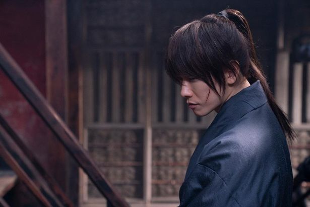 蛍舞う月夜 剣心と沖田総司が一騎打ち るろうに剣心 最終章 The Beginning 夜 のアクションが生まれる現場 最新の映画ニュースならmovie Walker Press