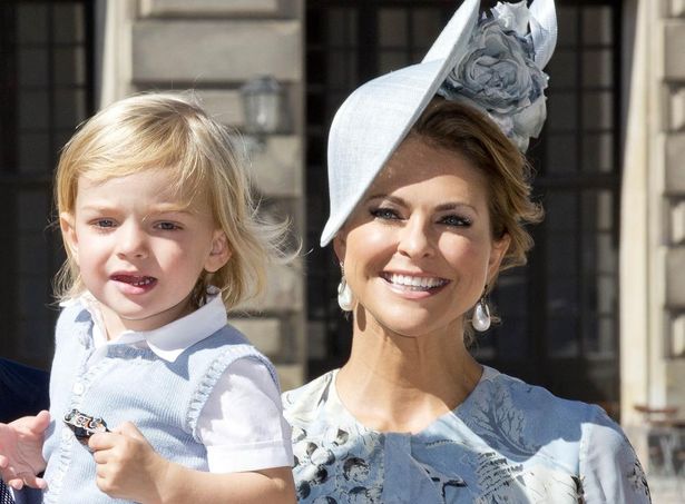 スウェーデンのマデレーン王女と長男ニコラス王子の誕生日写真が話題