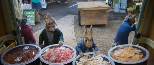 バーナバスから誘われ、ピーターは悪党ウサギの仲間となる