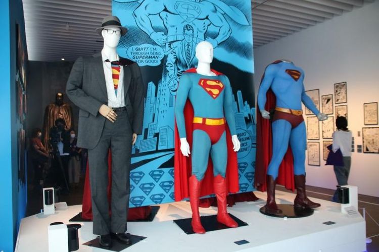 バットモービルの実物大レプリカに大興奮！『DC展 スーパーヒーローの誕生』開催中