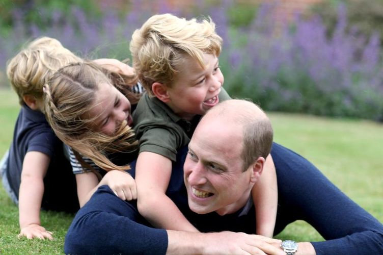 ウィリアム王子夫妻、父の日にジョージ王子たちのキャラ立ち写真をお披露目！