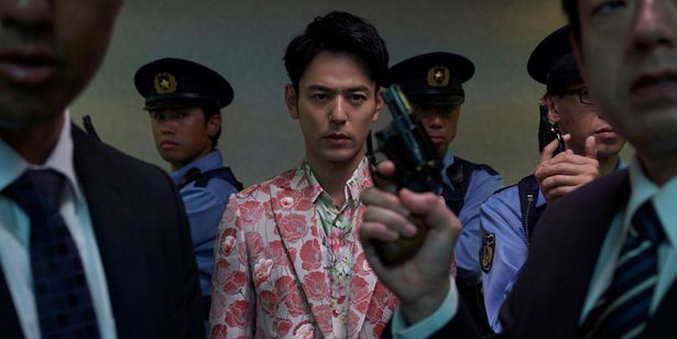 タンとチンに協力を要請する日本の探偵、野田昊役で妻夫木聡が活躍！