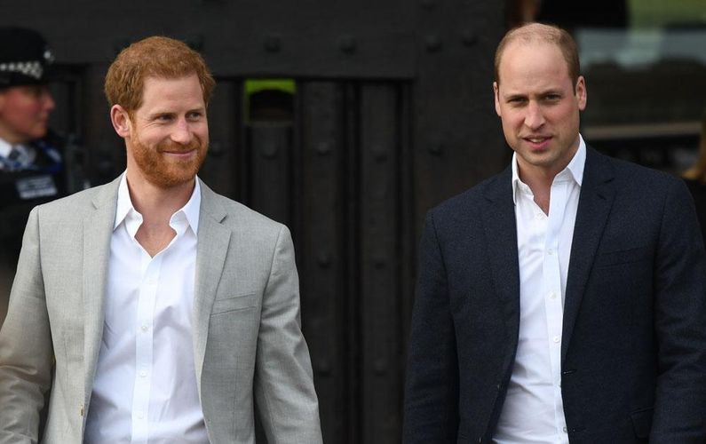 ウィリアム王子とヘンリー王子、故ダイアナ妃像の除幕式に出席＆共同声明発表