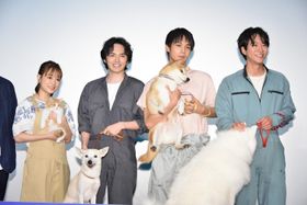 林遣都からもらった金メダルに犬のちえが大興奮！『犬部！』初日舞台